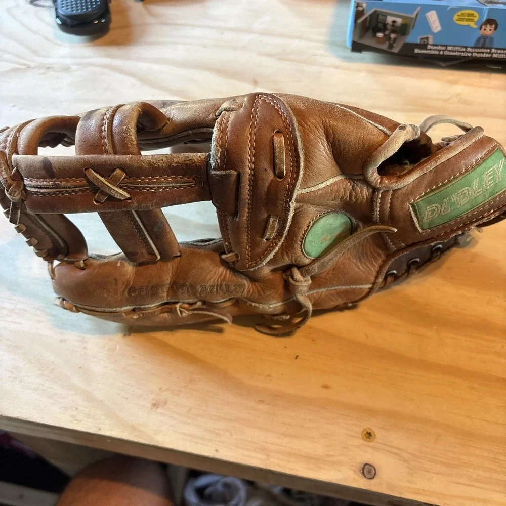 Dudley D-1000 Pro Model Baseball Softball Leather Glove Left Hand Throw